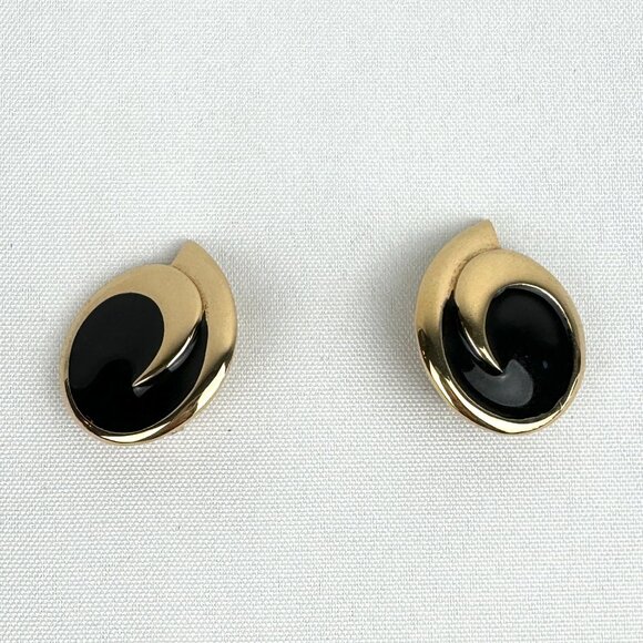 Vintage Monet Gold and Back Enamel Clip On Earrings - Picture 4 of 8